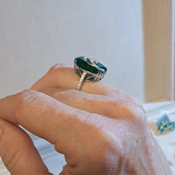 Green Onyx and White Zircon Ring In 925 Sterling Silver - Picture 6 of 8